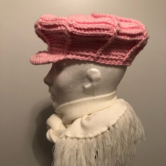 Unisex Throw Back Hat . Crocheting 🧶 - Picture 6 of 8